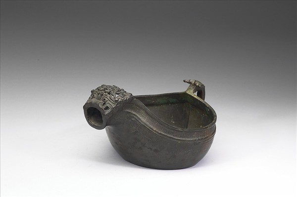 蟠虺紋匜