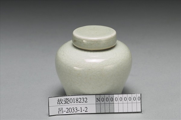 青白瓷細開片紋蓋罐