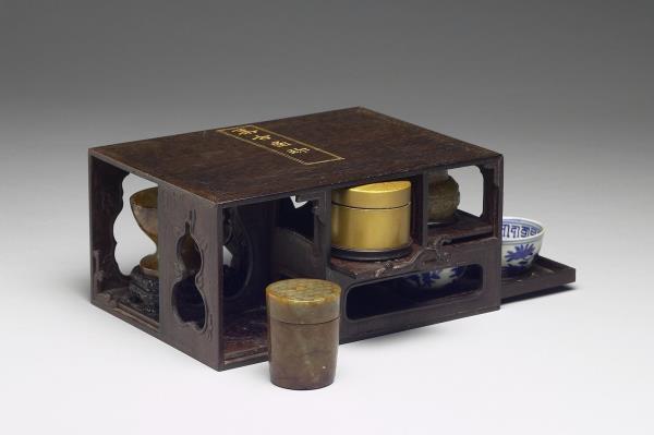 紫檀雕蟠龍方盒百什件