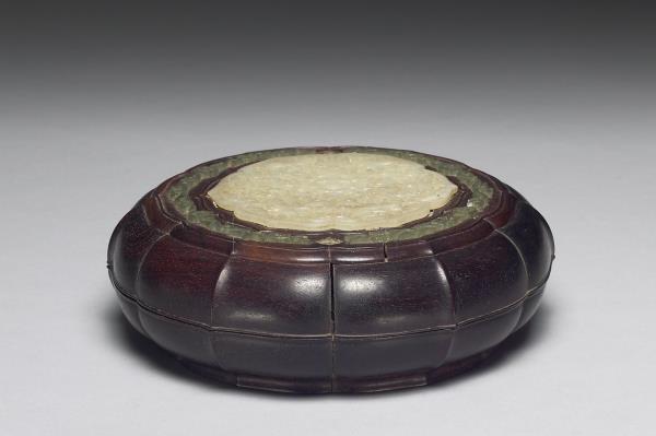 紫檀嵌玉花式盒