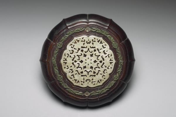 紫檀嵌玉花式盒