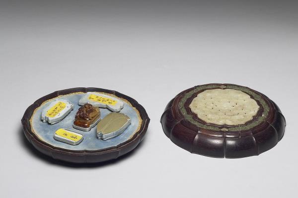 紫檀嵌玉花式盒