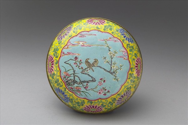 銅胎畫琺瑯梅禽紋扁圓盒