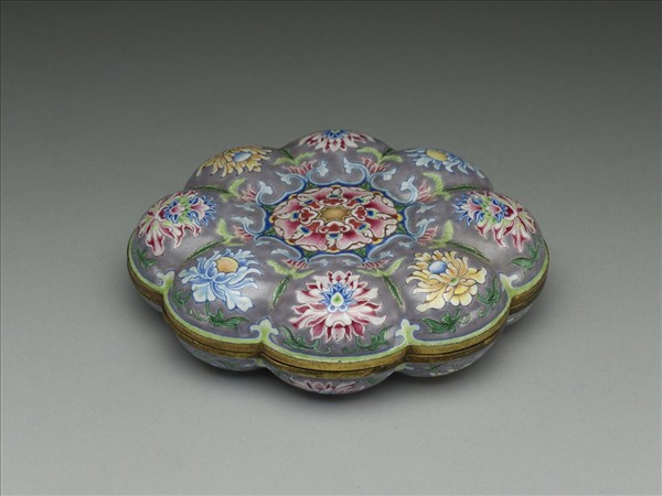 銅胎畫琺瑯海棠式盒