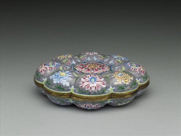 銅胎畫琺瑯海棠式盒