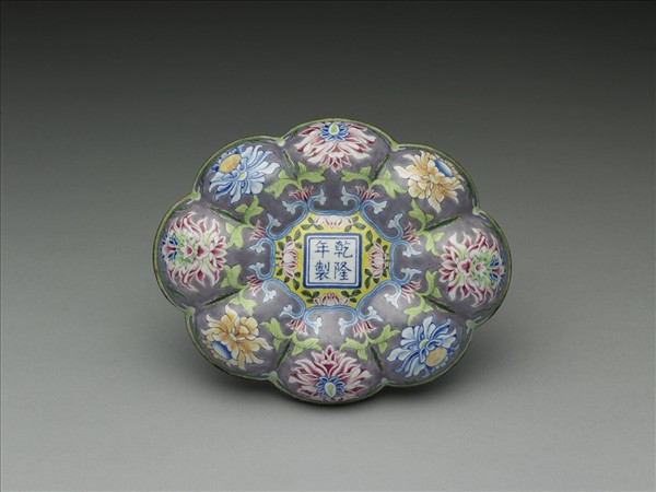 銅胎畫琺瑯海棠式盒