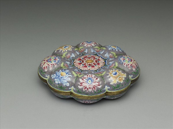 銅胎畫琺瑯海棠式盒