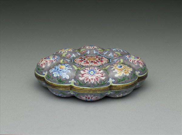 銅胎畫琺瑯海棠式盒