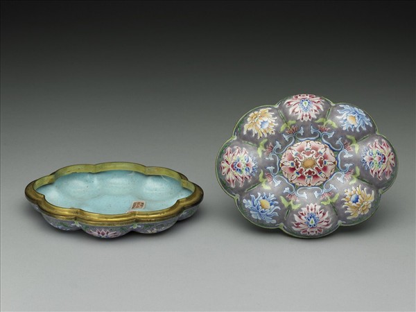 銅胎畫琺瑯海棠式盒