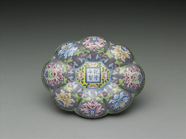 銅胎畫琺瑯海棠式盒