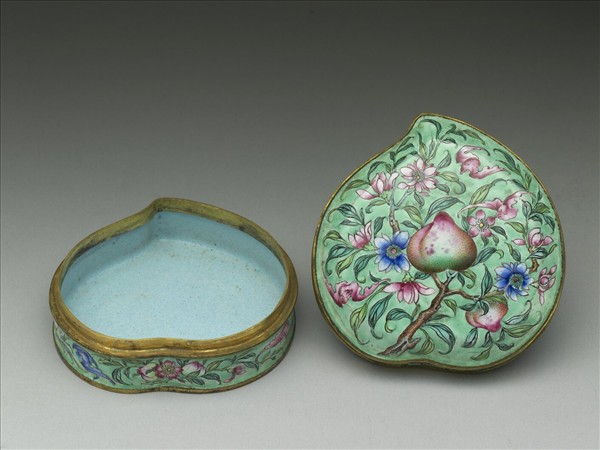 銅胎畫琺瑯桃形盒