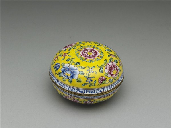 銅胎畫琺瑯折枝花圓盒