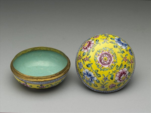 銅胎畫琺瑯折枝花圓盒