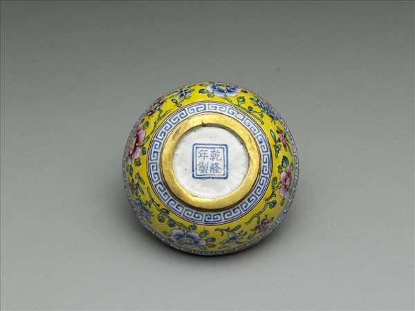 銅胎畫琺瑯折枝花圓盒