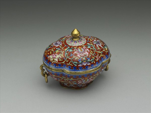 銅胎畫琺瑯海棠式盒