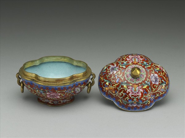 銅胎畫琺瑯海棠式盒