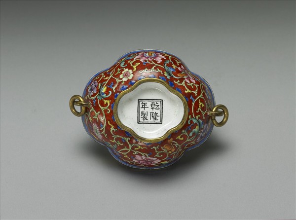 銅胎畫琺瑯海棠式盒