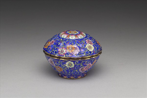 銅胎畫琺瑯菊瓣式盒