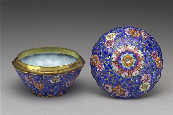 銅胎畫琺瑯菊瓣式盒