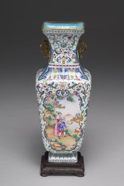 銅胎畫琺瑯西洋人物圖雲耳瓶