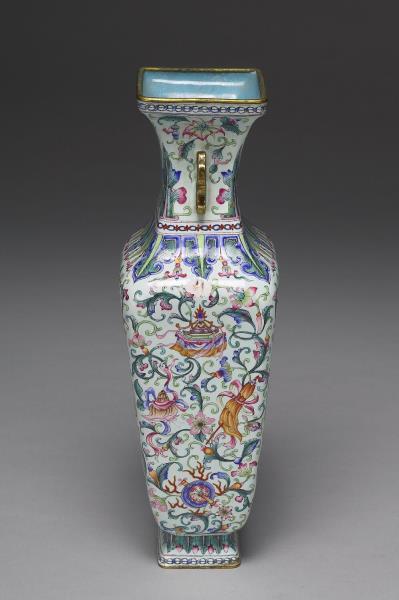 銅胎畫琺瑯西洋人物圖雲耳瓶