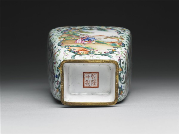 銅胎畫琺瑯西洋人物圖雲耳瓶