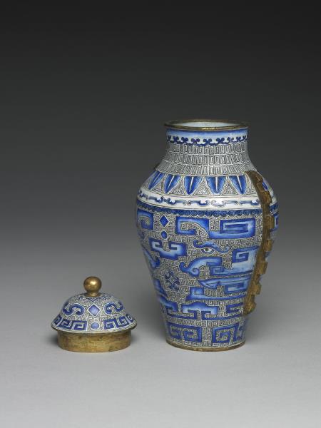 銅胎畫琺瑯出戟蓋罐