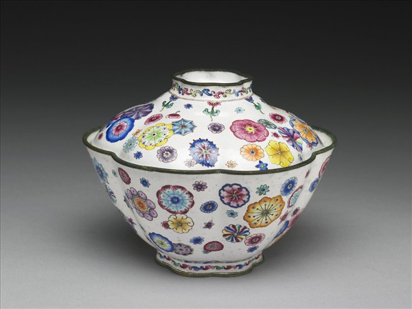 銅胎畫琺瑯花口蓋碗