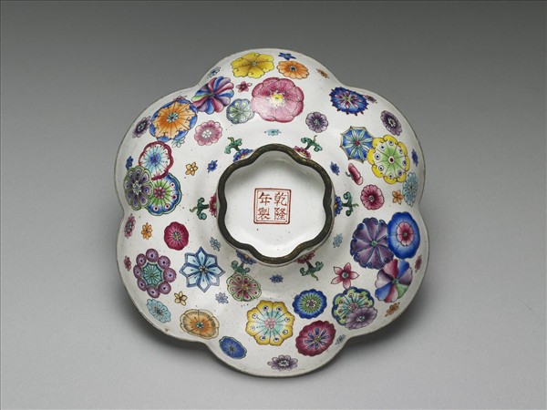 銅胎畫琺瑯花口蓋碗