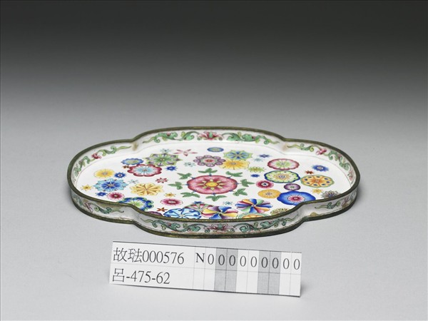 銅胎畫琺瑯海棠式盤