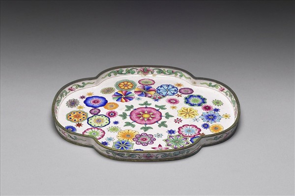 銅胎畫琺瑯海棠式盤