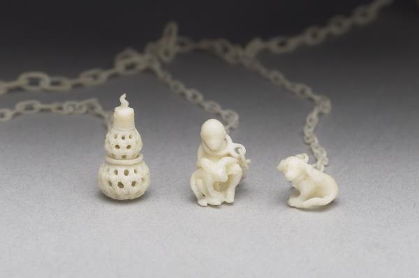 象牙鏤雕活紋連鏈圓盒