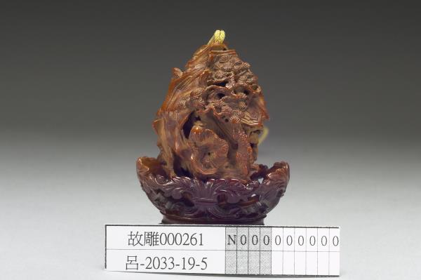 核桃核雕靜聽松風扇墜