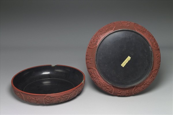 剔紅樓閣人物圖捧盒