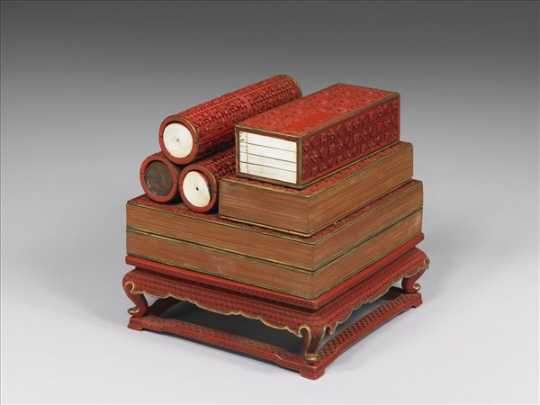 剔紅卷書式三層套盒