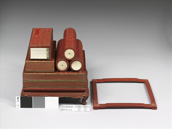 剔紅卷書式三層套盒