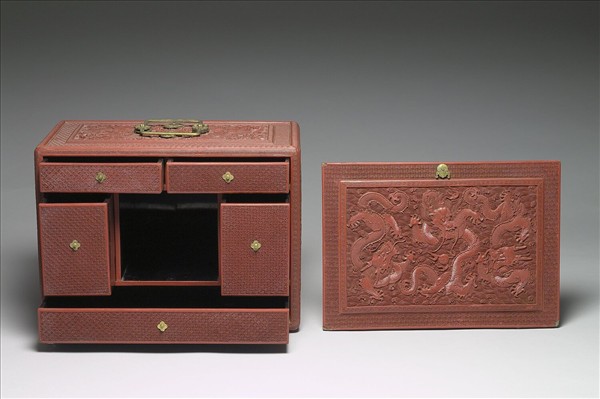 剔紅雲龍紋帶屜長方提匣