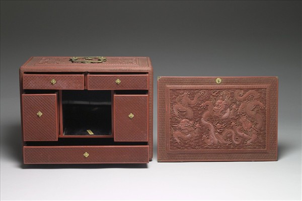 剔紅雲龍紋帶屜長方提匣