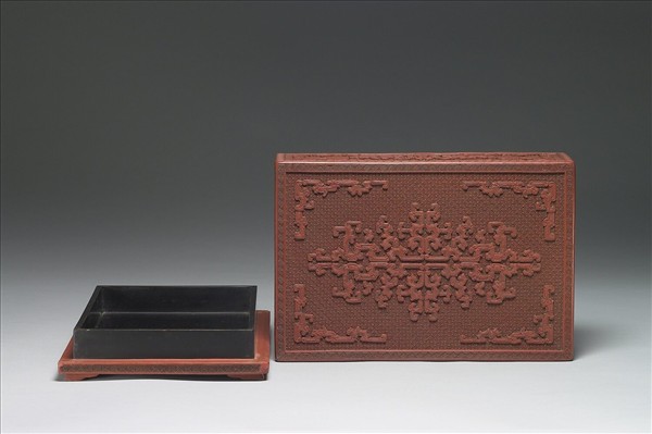 剔紅螭紋方盒