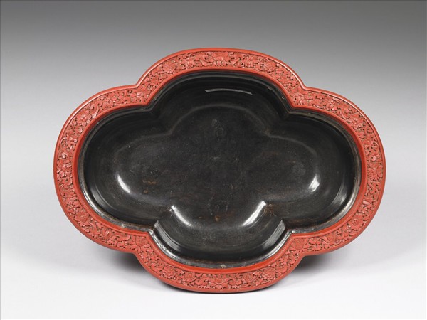 剔紅花卉海棠式花盆