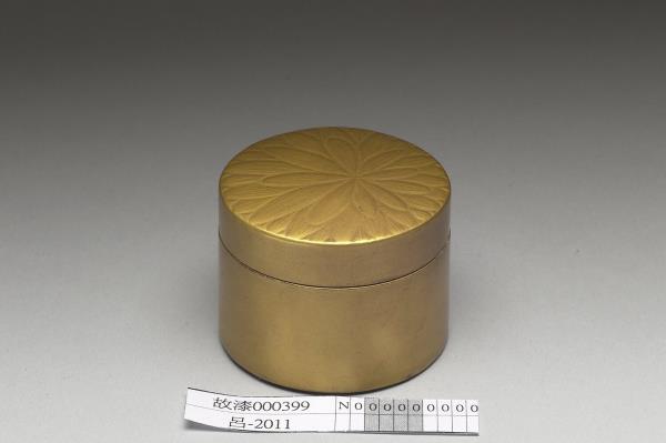 金漆菊花圓盒