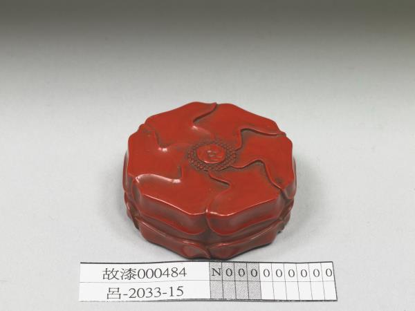 紅漆六瓣花式盒