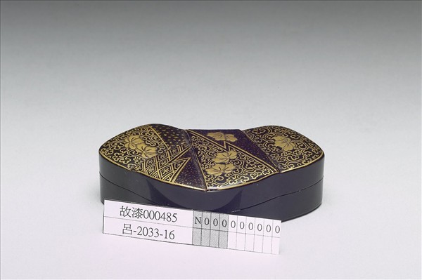 蒔繪文結形盒