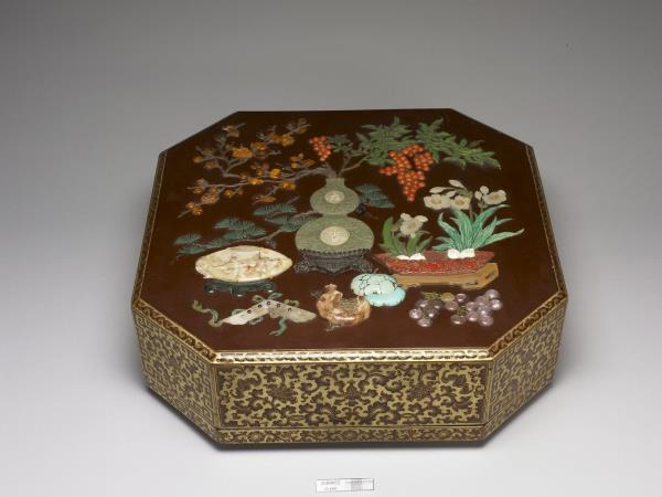 嵌玉石博古圖八方盒