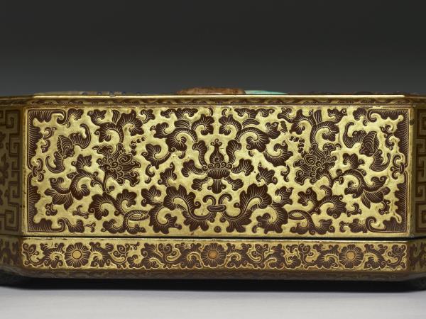 嵌玉石博古圖八方盒