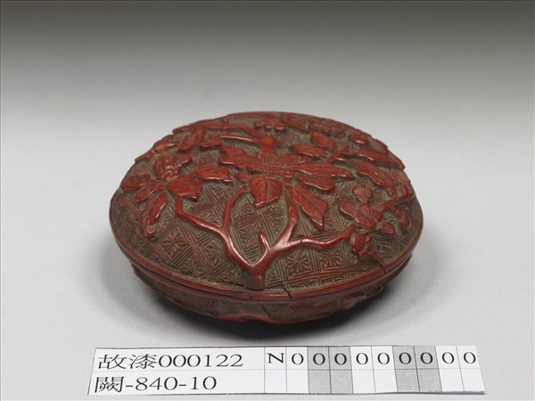 剔紅茶花梅花圓盒