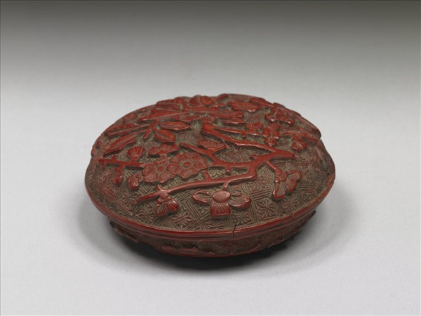 剔紅茶花梅花圓盒