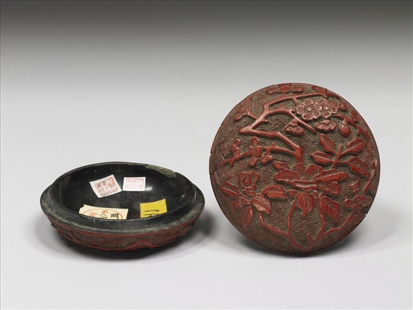 剔紅茶花梅花圓盒