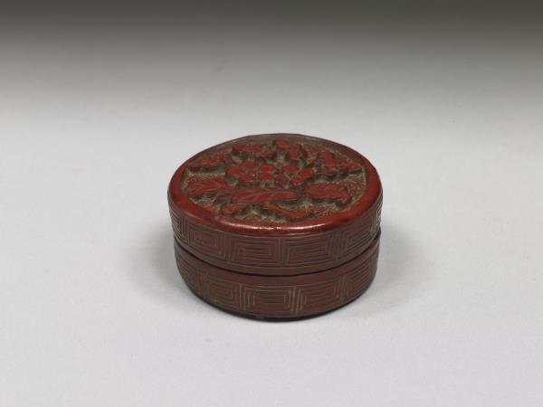 剔紅山茶圓盒