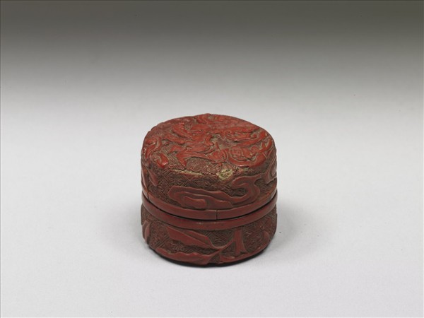 剔紅人物戲獅圓盒